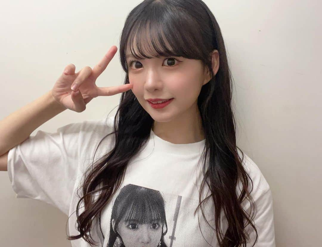 岡本彩夏のインスタグラム：「＊ 21歳のお誕生日でした🎂🩷 いつも応援してくれて、幸せをくれてありがとう☺︎ 私からも沢山幸せを返せるように、これからも精一杯がんばります！ ずっと大好きでいてね〜🎀 ・ インスタグラムの更新もがんばる❤️‍🔥 ・ #誕生日 #生誕tシャツ #21歳 #SKE48  #02 #02년생 #アイドル #名古屋 #栄 #巻き髪 #ヘアアレンジ #birthday #fyp #instalike #followme」