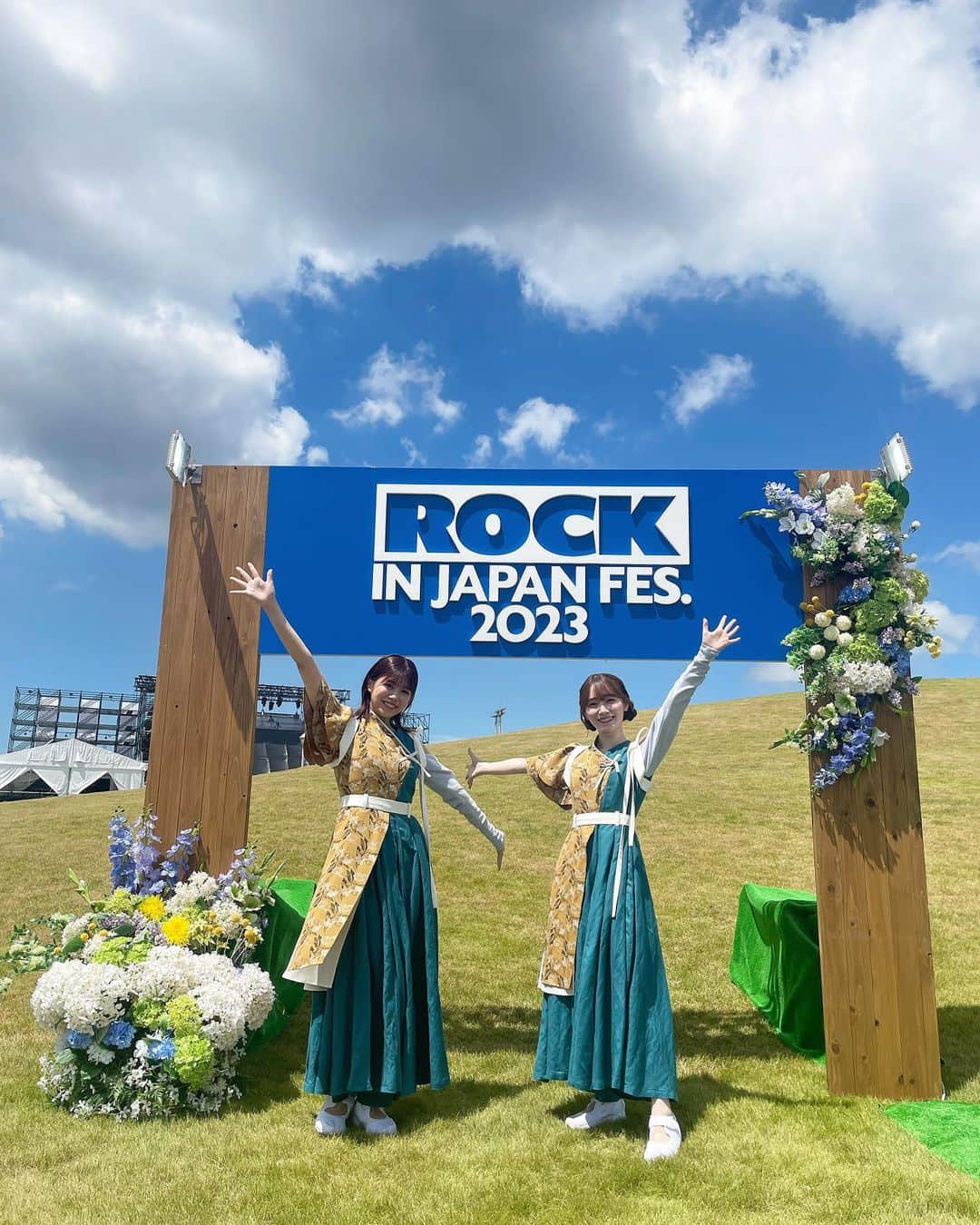 武元唯衣のインスタグラム：「. 『ROCK IN JAPAN FESTIVAL 2023』 出演させていただきました…！❤️‍🔥❤️‍🔥❤️‍🔥  最高の盛り上がりと熱気に、 皆さんの声も笑顔も本当に嬉しかったです！ ぐわ〜っと果てしなく続く 波のような光景が忘れられません  櫻坂46として、ついに立てたステージ。 本当にありがとうございました！😭✨  そして新衣装、素敵すぎました☺︎  #chukegram  #櫻坂46 #RIJF2023」