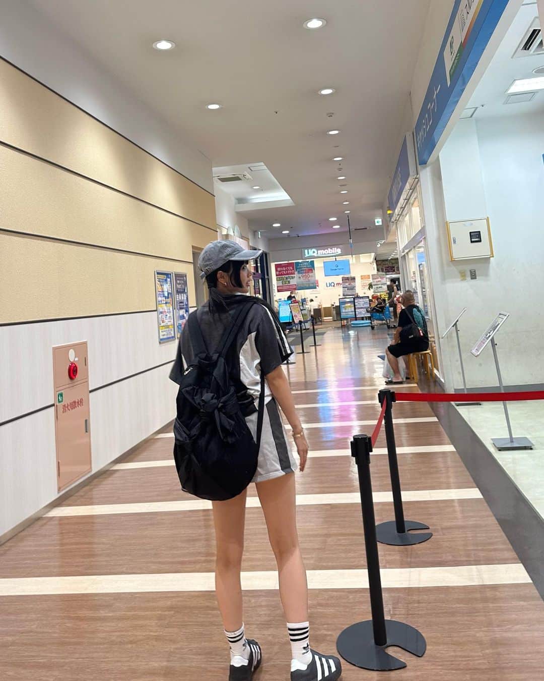 仲本莉絵瑠のインスタグラム：「本日、質問が多かったのでフィード投稿✩.*˚ 全てタグ付けしました！スカートはセレクトショップ！」