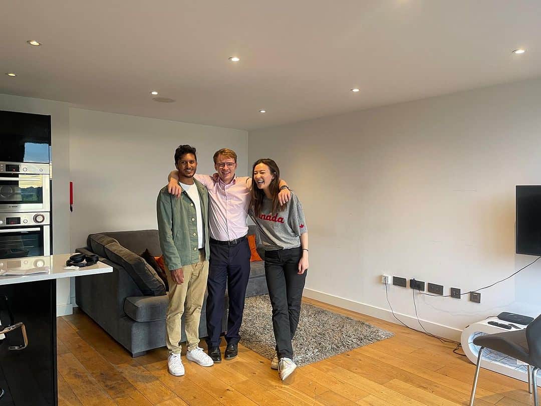 のインスタグラム：「new flat, new era 🥳」