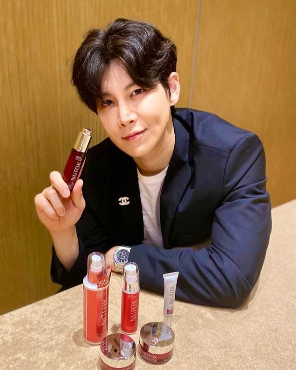 ハンビョル のインスタグラム：「The all-new NUTOX Youth Restoring range is the perfect and easy way to take care of your skin. Using the toner and serum before applying your make-up foundation will give you that extra vibrant glowing look throughout the whole day. Clinically proven to reduce 48% wrinkles in just 7 days!   I personally love to use NUTOX since the day I started to use it. So go out and try the line of NUTOX anti-aging products now!  @nutox_my  #YouthBeyondTime #NutoxCollagenBestFriend」