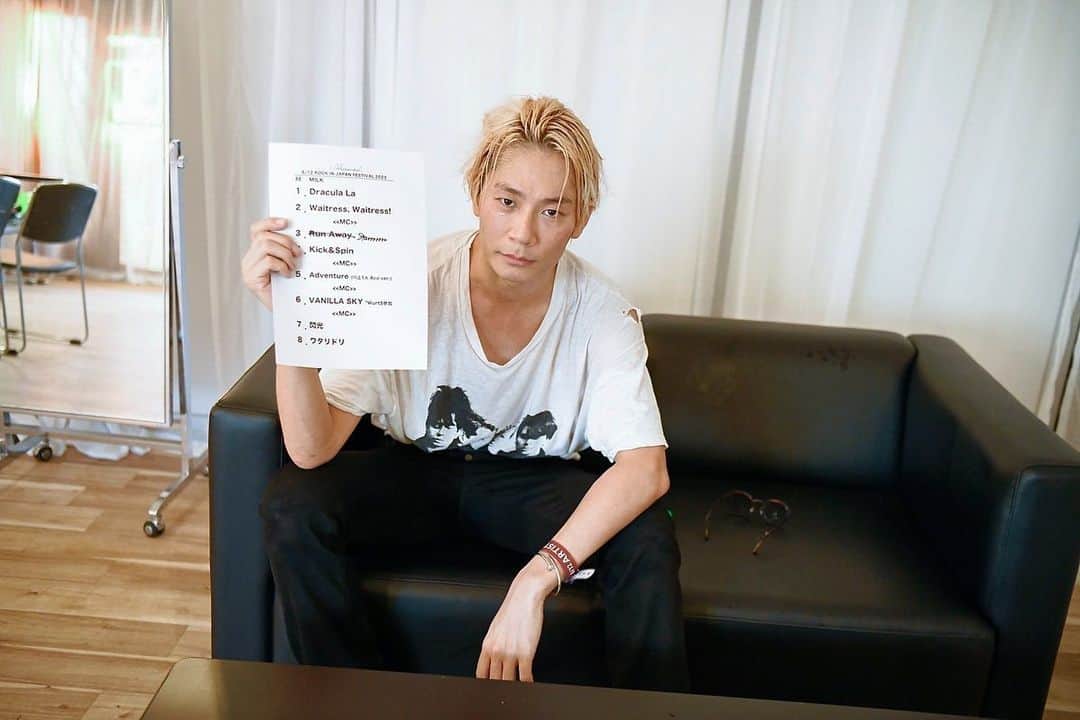 川上洋平のインスタグラム：「#rockinjapan 観てくれた皆様ありがとうございます ステージからの景色はマスクされた時期を潜り抜け、 さらに美しくなっていた気がしました 一緒に最高の空間を作り出してくれてありがとう また必ず会いましょう 必ず楽しませます  では気をつけてねん  #rockinjapan  #ロッキン」
