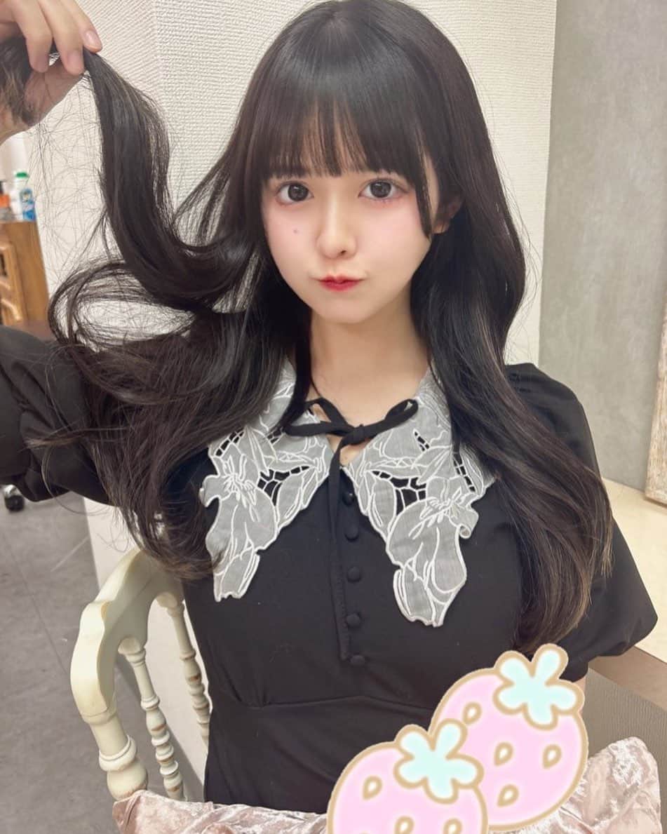 兎凪さやかのインスタグラム：「髪染めた♡  #ヘアカラー  #ブラックパープル」