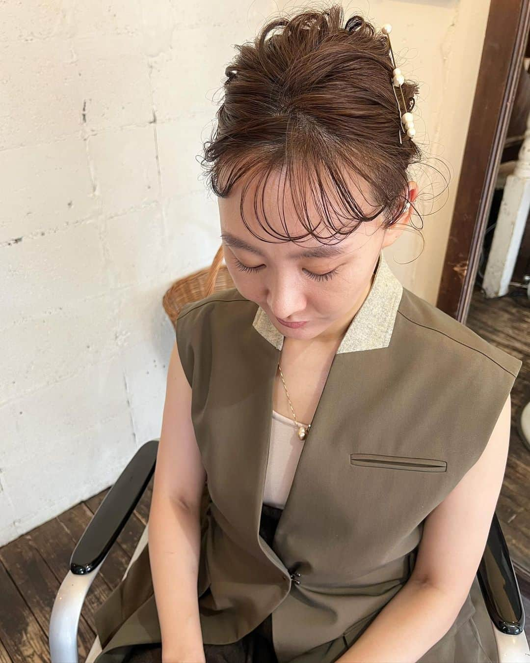 YU-U（工藤由布）さんのインスタグラム写真 - (YU-U（工藤由布）Instagram)「ゆかりちゃんお呼ばれhair🪄 大切な日にいつも本当にありがとう🫶🏻 後ろシンプルに見えて実は2段〜☺️❤️‍🔥 またスラムダンクの話しよ🏀 ・・・ #uアレンジ #Aperoアレンジ #結婚式 #パーティーアレンジ #お呼ばれヘア #wedding #weddinghair #partyhair #bridalhair #aokiyuri #cilsoie」8月12日 20時15分 - nyan22u22nyan