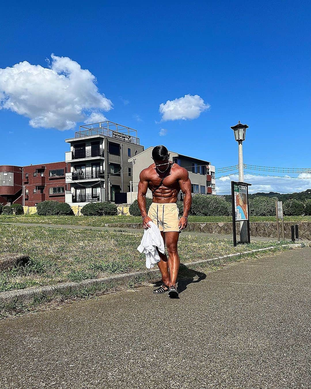 寺島遼のインスタグラム：「俺にとって減量だから遊ばないとか関係ない👌 なんなら減量期の方が遊び行ってる気がする笑  #ちびっこ代表 #fwj #physique #bodymake #workout #training #gymlife #fashion #fitness #adidas #nike #gym #パーソナルトレーニング」
