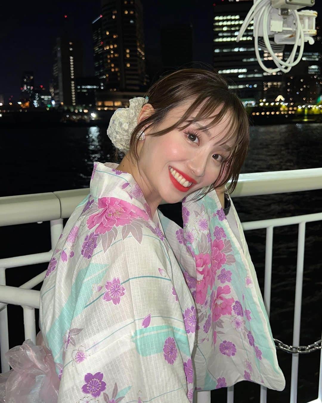 柴田阿弥のインスタグラム：「夏〜🍉❤️  お台場のクルージングというものに 友達とこの前行ってきたのでした❣️ ここ数年で1番夏を感じたよ🥰  浴衣の方もいっぱいいたし、 自分も着てたのでお祭り気分でした！ 夜景も綺麗だったし、船も久々で 本当に楽しかった🥹💞  ㅤㅤㅤㅤㅤㅤㅤㅤㅤㅤㅤㅤㅤ #お台場 #お台場クルージング #浴衣 #浴衣ヘア #浴衣女子 #夏の思い出 #夏休みの過ごし方 #東京湾」