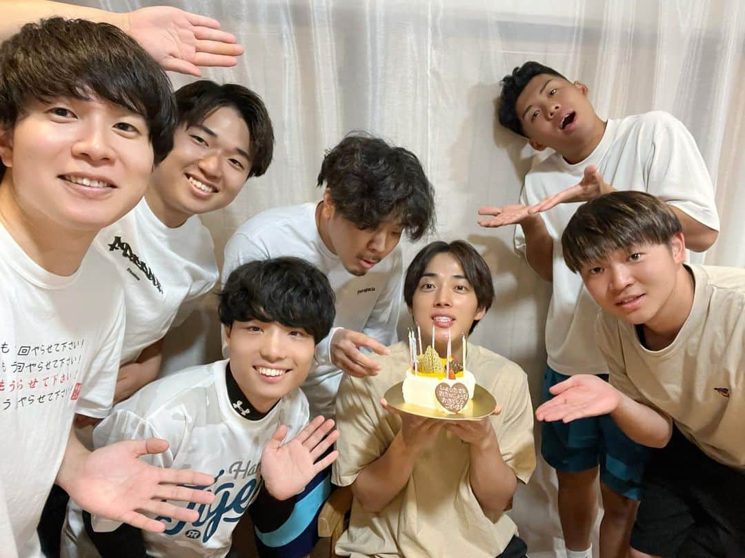 しょーたのインスタグラム：「夏合宿撮影の時 あめぷらの演者さん達にサプライズで祝ってもらった時のやつ🎂  みんなありがとうね😊」
