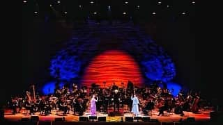 シルビア・グラブのインスタグラム：「ビルボードclassics 山崎育三郎 Premium Symphonic Concert Tour 2023〜Principe〜 長野市芸術館公演  無事終了。 とても素敵で楽しいコンサートでした。育三郎くんとは共演していましたが人前でデュエットはなんと初めて！(カラオケでは歌った事ありますが😬)  お姫様抱っこまでしていただいてありがたや〜！笑  ピアノの宗本康兵さんとも久しぶりにご一緒できて嬉しかった！ 2018年のももいろ歌合戦ぶり?  見に来てくださった皆様もありがとうございました！長野！私の母の故郷！また行きたいです😊  そして栗田博文さん指揮、コンサートマスターの近藤薫さん率いる東フィルの音と、プリンスの歌声に酔いしれました！また呼んでください😊  #長野市芸術館メインホール  #山崎育三郎 #シルビアグラブ  #栗田博文 #近藤薫 #東京フィルハーモニー交響楽団  #宗本康兵 #billboardclassics #山崎育三郎premiumsymphonicconcerttour2023」