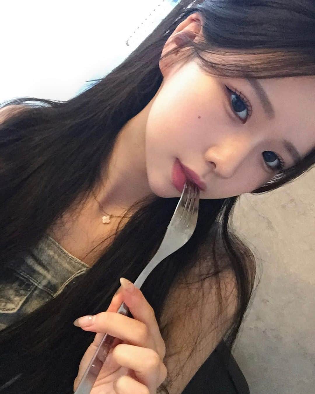 momoのインスタグラム：「😋」