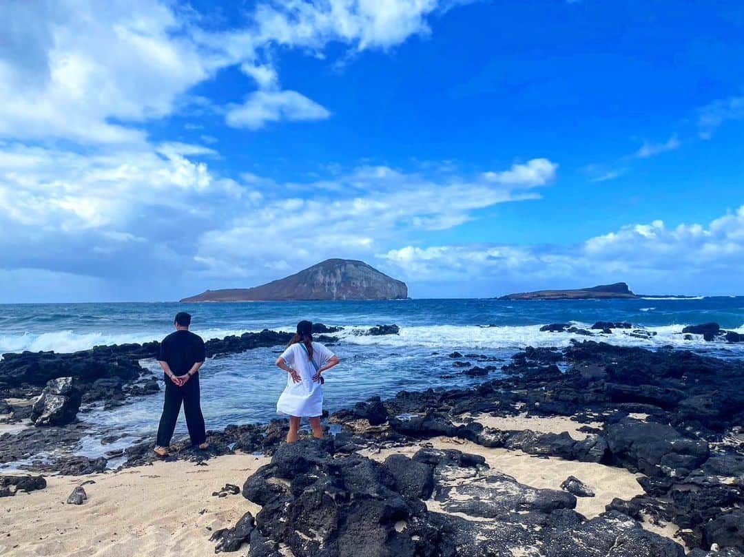 佐伯三貴さんのインスタグラム写真 - (佐伯三貴Instagram)「三貴の夏休み🌻in Hawaii🌺  とても良い時間を過ごせました😊  どうしても忙しいと考えることがnegativeだったり、余裕がなかったりで寝てもなんかスッキリしない日々を送ってたけど、Hawaiiは本当ヒーリングできる最高の場所🥰  パワースポット行ってお礼のお祈りをしてパワーチャージさせてもらいました🌈🌈🌈  ハワイの知り合いの方にも沢山お世話になり1人旅だったけどまたすぐ来たい🥺  将来はこっちに住みたいな🌺  さて、日本に帰ったらみんなにHappy powerをお裾分けしながらお仕事頑張ります🥰  今回もホアカレイカントリークラブには大変お世話になりました❣️  My summer vacation is over🌺 It was a great time😌 I will recharge my power at the power spot and go back to Japan and work hard🤩 Thank you to many friends😊  Aloha nui loa🌺  #三貴の夏休み 🌻」8月12日 20時18分 - threeprecious