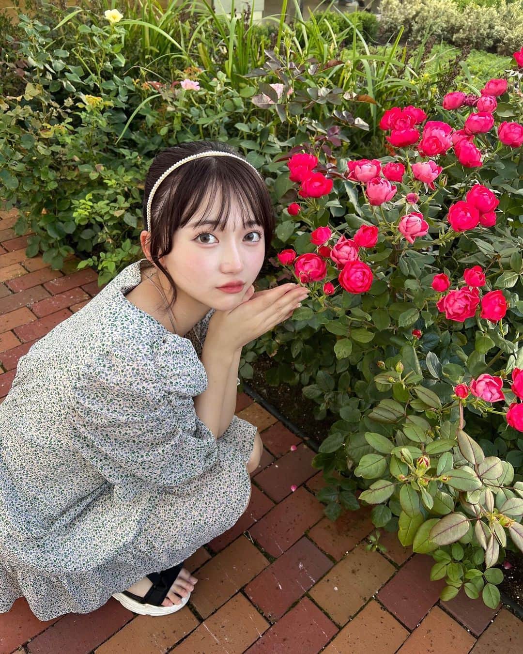 のインスタグラム：「姉の服パクってきた🤫  #ファッション #夏服 #夏コーデ #お盆  #jk2 #17歳」