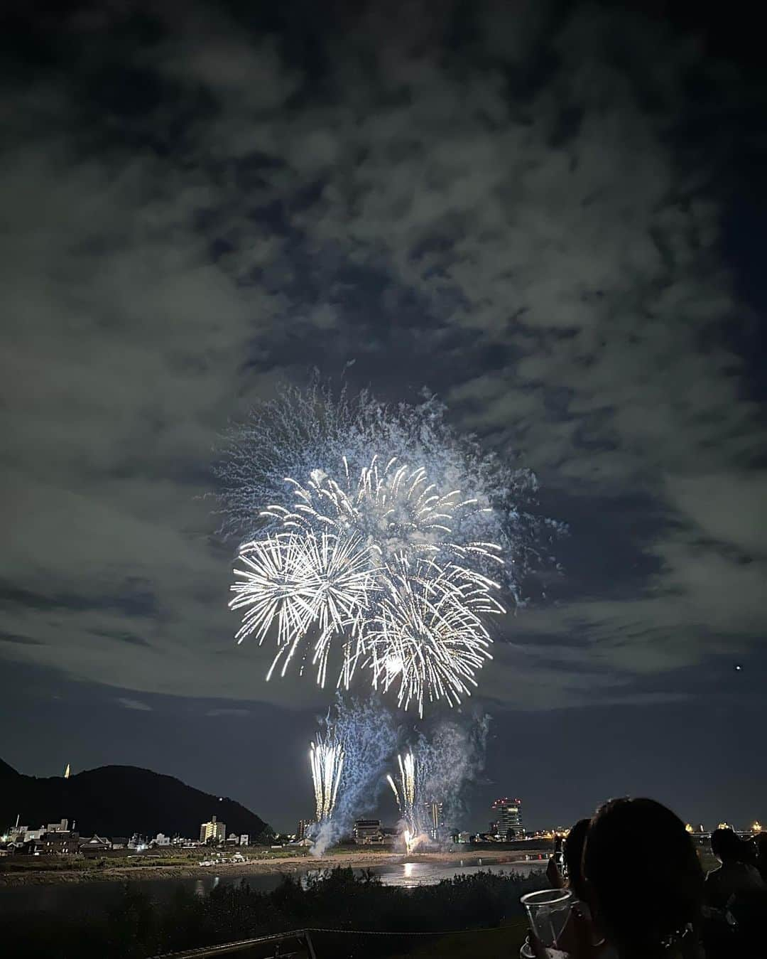 PINKYさんのインスタグラム写真 - (PINKYInstagram)「ぎふ長良川花火大会🎆素晴らしかった👏✨  佐藤家の皆様に感謝です🙏🌟 @happastand   ・・・・・・・ #love #happy #family #窪塚家の夏休み2023 #ぎふ長良川花火大会　#お盆tobewild」8月12日 20時41分 - shanti_pinky_shanti