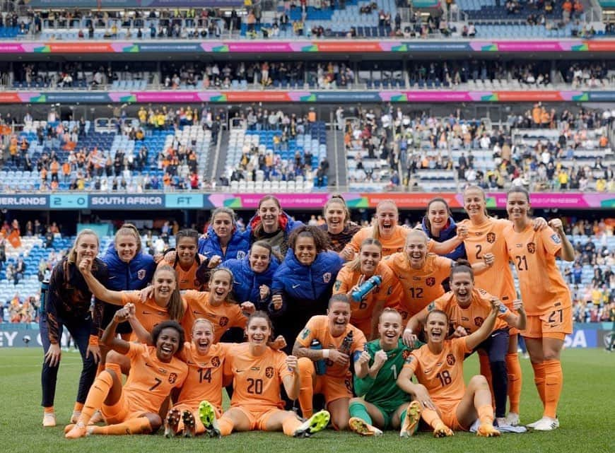 ナイジェル・デ・ヨングのインスタグラム：「From player no. 1 until staf member no. 58; privileged to witness the process of this teams improvement over the last year. Even though we didn’t reach our ultimate goal at this Women’s World Cup, the foundation and believe is set to continue where we finished.   Time to reflect, evaluate and raise the standard this upcoming season!   #FIFAWWC #TheOranjeBeat #NothingLikeOranje @oranjeleeuwinnen」