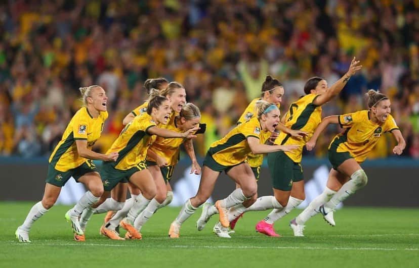 タメカ・バットのインスタグラム：「PROUD 💚💛❤️‍🔥」