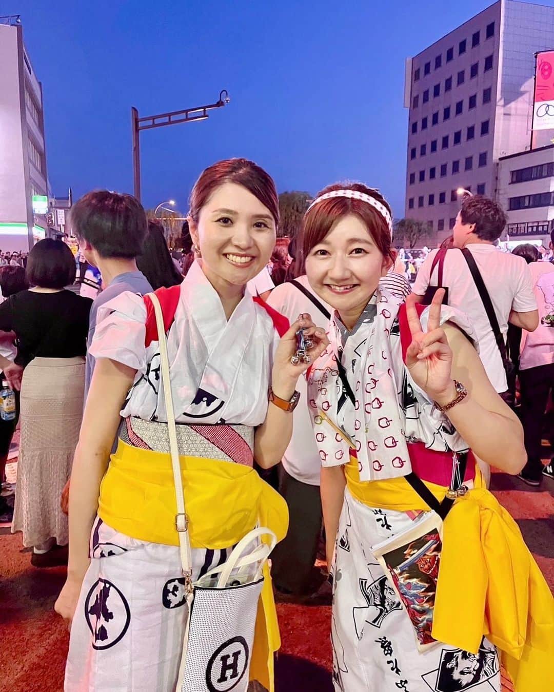 稲葉千秋のインスタグラム：「夏の思い出☀️  青森ねぶた祭で跳人として参加する直前、 元ATVのフリーアナウンサー、 五月女舞香ちゃんとばったり遭遇🥰  実は入社同期の舞香ちゃん💓 ほわんとした優しい雰囲気が魅力的で 会う度に癒されてきました☺️ 思い出の韓国料理、また一緒に食べたいな〜🎵  こうしてまた青森で会えるなんて 嬉しすぎます😍 跳人姿とってもキュートでした❣️  #フリーアナウンサー #同期アナウンサー  #五月女舞香アナ #跳人ガール  #青森ねぶた祭 #夏の思い出  #稲葉千秋」