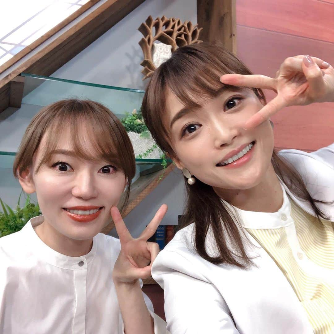 村山千代さんのインスタグラム写真 - (村山千代Instagram)「⛱️️️ 同じ日に２人にガングロと言われたので 平成のギャルピースだぜ。 #合ってる？ #海も山も行ってないのになんで焼けたんですかね #webセミナー #ライブ配信　 #アナウンサー」8月12日 11時50分 - chiyocolate420