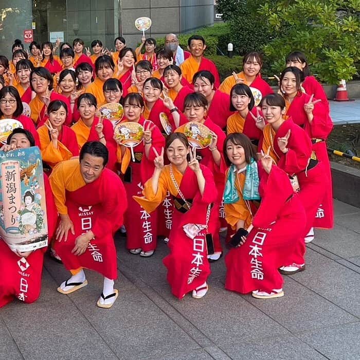 日本生命保険相互会社さんのインスタグラム写真 - (日本生命保険相互会社Instagram)「4年ぶりに大民謡流しが復活した「#新潟まつり」に新潟支社のメンバーで参加しました‼️  全員が踊りを完璧にマスターできるように、練習も念入りに・・当日は、地域の方々との交流もでき、とても盛り上がりました✨  これからも地域活性化に取り組んでまいります #この町の一員  #夏祭り　#祭り　#新潟　#新潟市　#新潟県　#夏の風物詩　#夏のイベント　#夏 #日本生命　#ニッセイ　#Nissay #今日と未来をつなぐ」8月12日 12時19分 - nissay_official