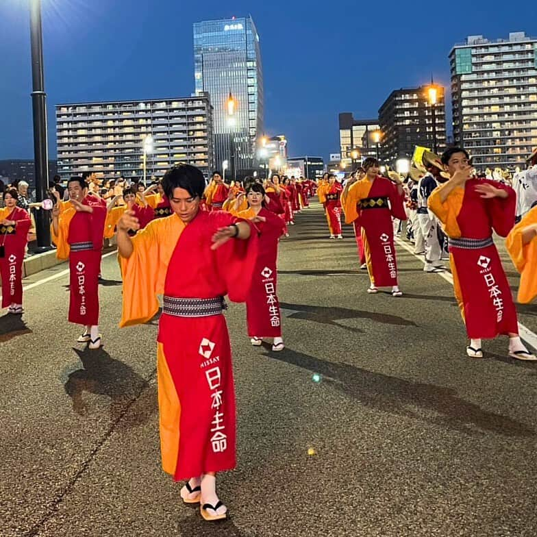 日本生命保険相互会社さんのインスタグラム写真 - (日本生命保険相互会社Instagram)「4年ぶりに大民謡流しが復活した「#新潟まつり」に新潟支社のメンバーで参加しました‼️  全員が踊りを完璧にマスターできるように、練習も念入りに・・当日は、地域の方々との交流もでき、とても盛り上がりました✨  これからも地域活性化に取り組んでまいります #この町の一員  #夏祭り　#祭り　#新潟　#新潟市　#新潟県　#夏の風物詩　#夏のイベント　#夏 #日本生命　#ニッセイ　#Nissay #今日と未来をつなぐ」8月12日 12時19分 - nissay_official