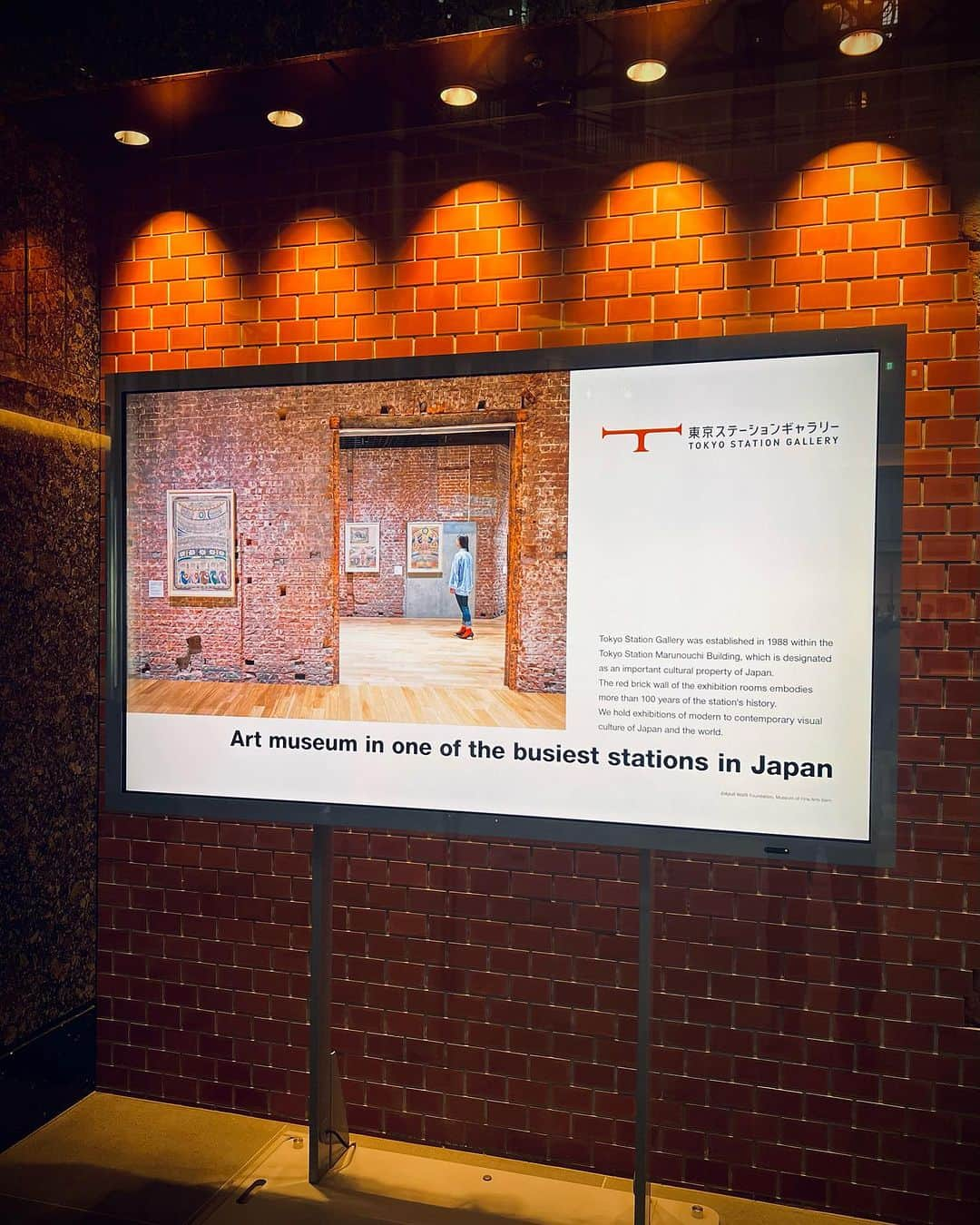 東京ステーションホテルTokyo Station Hotelのインスタグラム：「𝕋𝕙𝕖 𝕖𝕩𝕙𝕚𝕓𝕚𝕥𝕚𝕠𝕟 東京ステーションホテルと同じ東京駅丸の内駅舎内で活動する東京ステーションギャラリーでは、現在、展覧会「甲斐荘楠音の全貌」を開催中です(8/27まで)大正から昭和にかけて日本画や演劇、映画などさまざまなジャンルを超えて活躍した甲斐荘楠音(かいのしょうただおと)の世界をぜひお楽しみください。 ⁡ Our sister and neighbor, Tokyo Station Gallery is an art museum inside the Tokyo Station Marunouchi Building, where The Tokyo Station Hotel also resides in. The exhibition “KAINOSHO Tadaoto: Crossing Boundaries in Nihonga, Theater and Film” is on at the venue until August 27th. This exhibition aims to redefine Kainosho Tadaoto, a painter, a historical researcher and verifier in the film industry, and a hobbyist with a deep knowledge of theater as “an artist of complex and multifaceted characteristics” who crossed numerous boundaries. ———————————————————— @tokyostationhotel @forbestravelguide @smallluxuryhotels @smallluxuryhotels_jp @tokyostationcity @kiwicollection #carewhereyoustay #tokyostation #tokyostationhotel #tokyotravel #tokyotrip #tokyohotel #japantravel #japanhotel  #art #museum #tokyostationgallery #東京ホテル #ホテル好き #東京旅行 #東京ステーションホテル #東京駅 #東京駅舎 #丸の内 #展覧会巡り #東京ステーションギャラリー #東京イベント #東京アート」