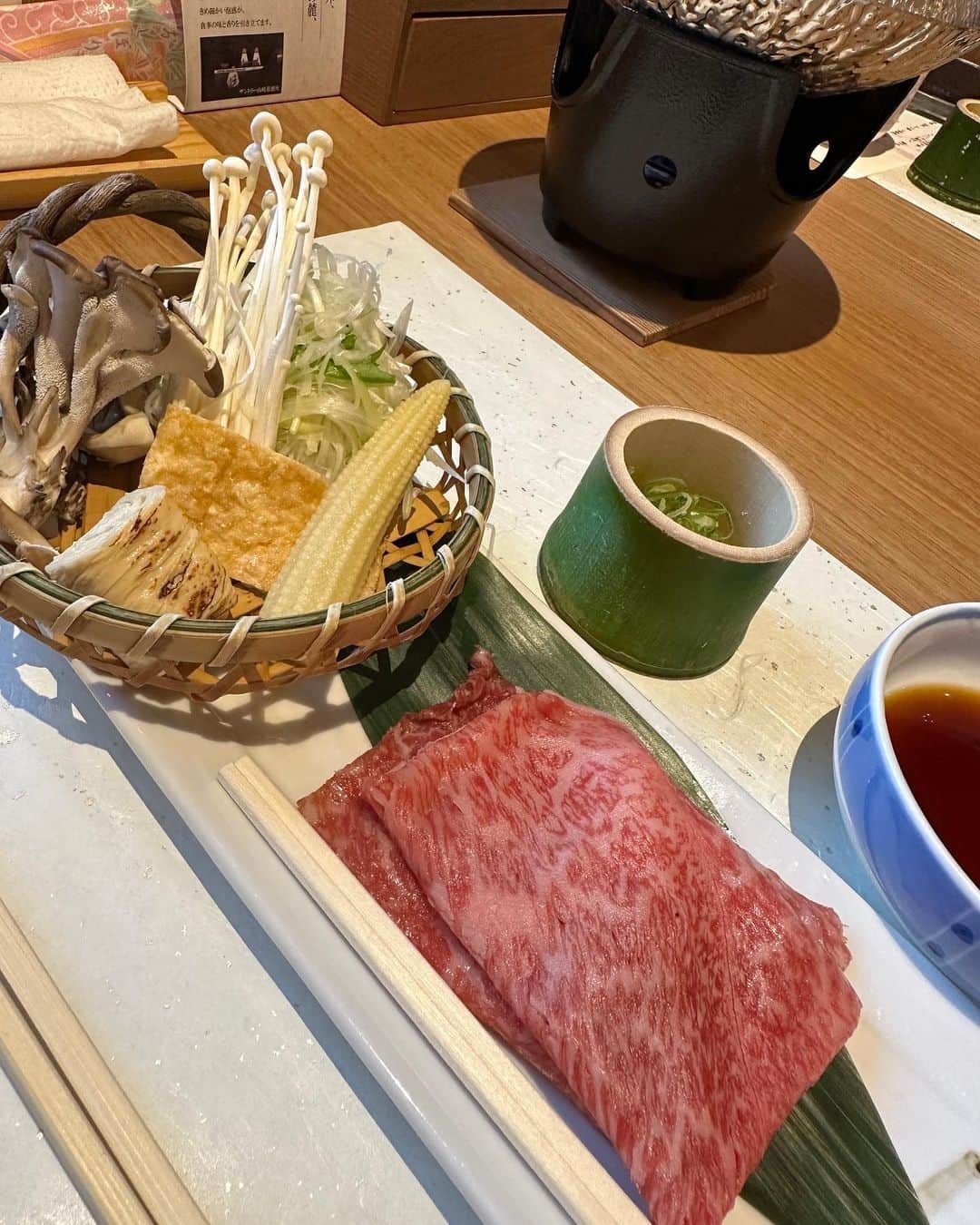 せきぐちりささんのインスタグラム写真 - (せきぐちりさInstagram)「京都で一番最初に泊まった宿では、日本で食べたかったものたくさん出してもらえて、普段なら大喜びなはずがこの日は夏バテ中であんまり食べられなかった🥺  少しずつしか食べられなかったけど、おいしかったなぁ。今回の日本帰国で一番後悔が残ってしまった食事でした😭  ⁡‥‥‥‥‥‥‥‥‥‥‥‥‥‥‥‥‥‥‥‥‥‥‥‥ ルクセンブルク🇱🇺在住。19歳。 ルクセンブルクの現地の学校に通いながら、配信アプリやSNSで活動してます🙌 ヨーロッパの旅行写真もたくさん載せてるので是非みてね📸 @risa_s_lisa  配信アプリ『ミクチャ』で毎日23時ごろ から配信してます。 ※プロフィールのリンクからTwitter、ミクチャ、TikTokのフォローお願いします‎🤍🔗‥‥‥‥‥‥‥‥‥‥‥‥‥‥‥‥‥‥‥‥‥ ･ ･ ･ ･ ･ ･ #Japan #kyoto #京都 #旅館 #京都旅行 #京都ホテル #京都宿 #京都観光  #ラグジュアリーホテル #luxury #luxuryhotel」8月12日 12時27分 - risa_s_lisa