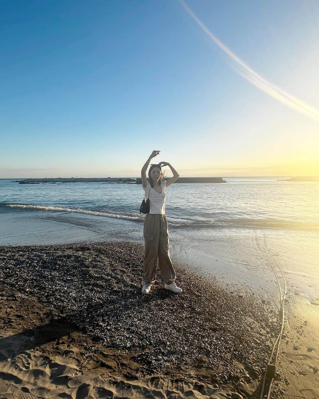 仲美咲さんのインスタグラム写真 - (仲美咲Instagram)「#夏してるシリーズ 夕方からの海の感じがほんとに最高🌊🫶  #海#夏休み#葉山#逗子#サンセット」8月12日 12時50分 - naka_misaki_