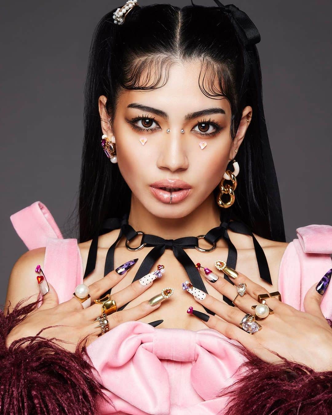 のインスタグラム：「@nailvenus_magazine 本日発売!!🎀💞✨表紙はクールな感じだけど巻頭ページでは甘々なネイルLOOKも🫠💞  NAIL VENUS 23 Autumn号 ぜひお近くの書店やWEBでGETしてください😉❤️‍🔥」