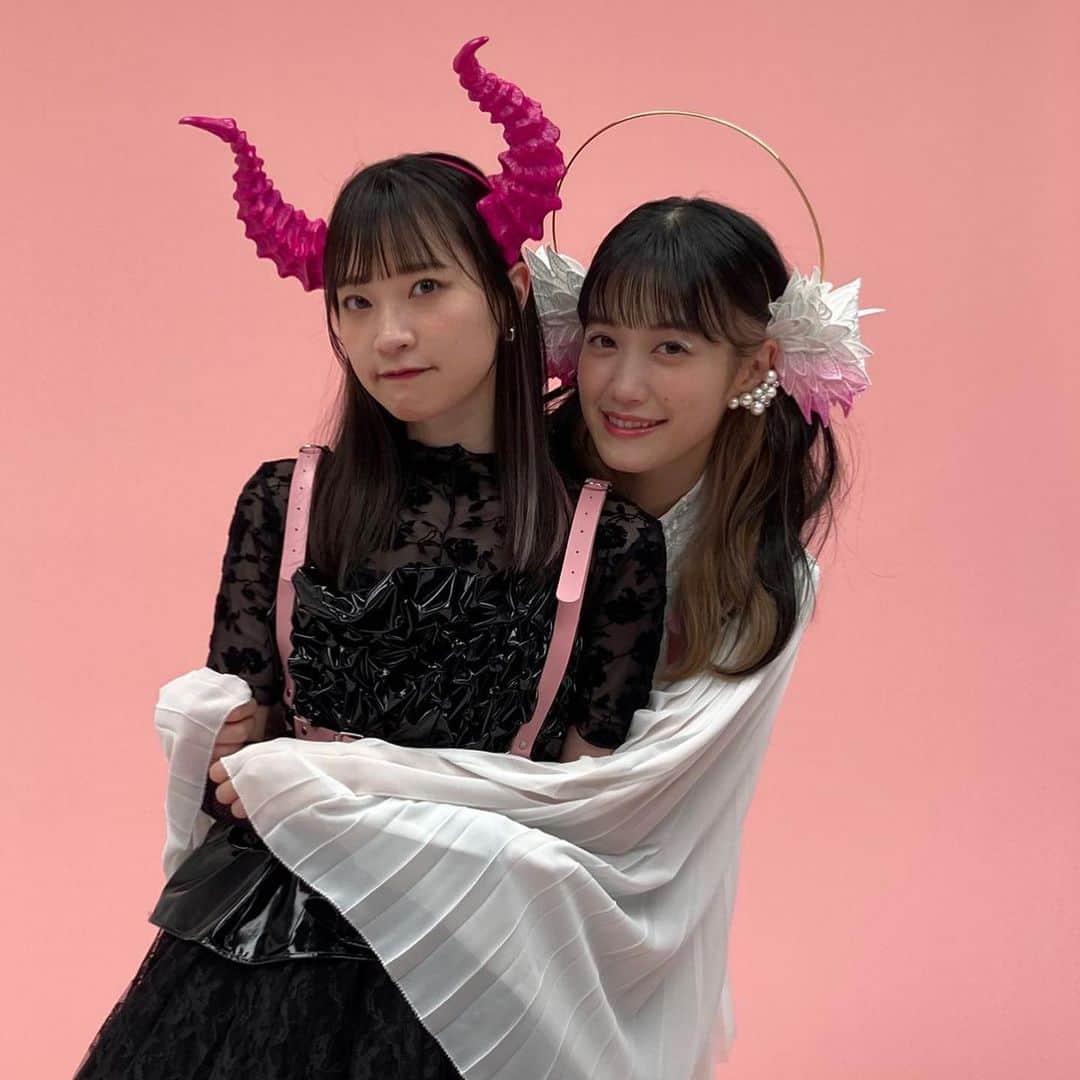 harmoeのインスタグラム：「#𝒉𝒂𝒓𝕞𝕠𝕖 2nd LIVE TOUR「GOOD and EVIL」 EAST公演本日開催👼👿  📍神奈川県民ホール 現地＆配信チケット販売中！🎟️ まだ間に合います🏃💨 harmoe.jp/2ndtour/  #ハルモエライブ2 #岩田陽葵 #小泉萌香」