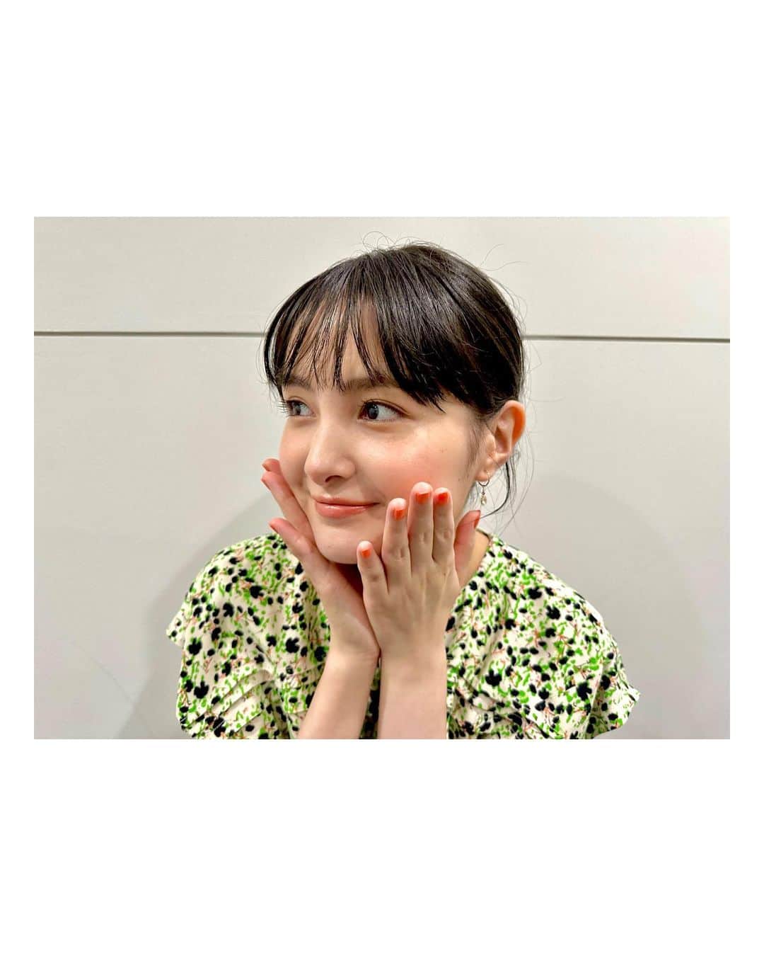 葵わかなのインスタグラム：「． 生放送観てくださった方、ありがとうございました！  お盆中の土曜日。 いいお天気ですね〜、暑い！  熱中症には気をつけて、おやすみ満喫しましょうね☀️  👗 @31philliplim 💍 @takeup_official  #ANASTASIA」