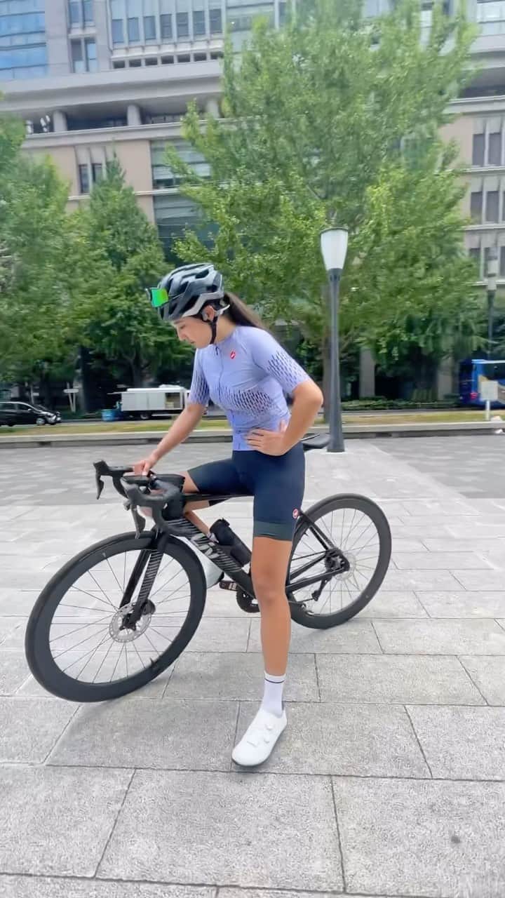 のインスタグラム：「in TOKYO🗼  #わたしとLiv  #ロードバイク女子 #ロードバイク #cycling #cyclistlife #cyclinglife #cyclist #cyclinglifestyle #instacycle #instacycling」