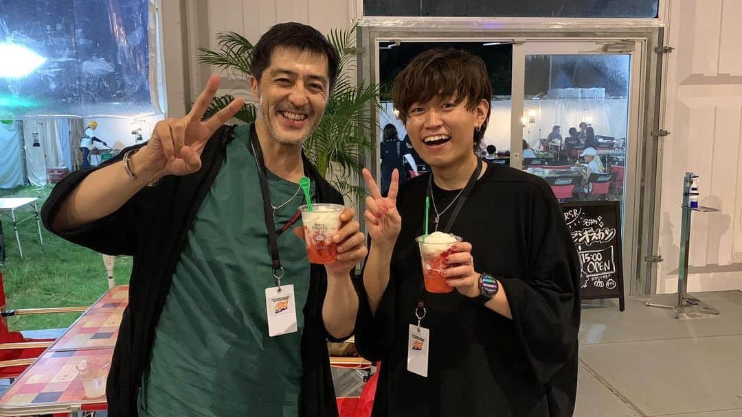 Tani Yuukiのインスタグラム：「谷中さんと念願の北海道いちご削り！🍓 叶いました！😂 いつも気にかけてくださってありがとうございます🙇‍♂️  ありがとうございました！」