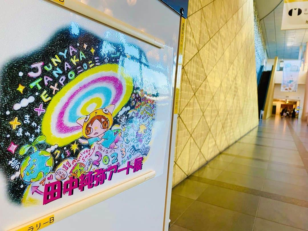 田中純弥さんのインスタグラム写真 - (田中純弥Instagram)「13日のアート個展イベントの予約がいっぱいになってきたので、ライペイント&トークショーだけ予約を締め切る可能性がございます。 まだ予約してない方はお早めに。  ※ライブペイント終了後の15時からは出入りできるので入場可能かと思います✨  プレミアム配信もしたいねんけどなー😗 できるかなー😗試してみたいなー。」8月12日 13時12分 - junya_tanaka713