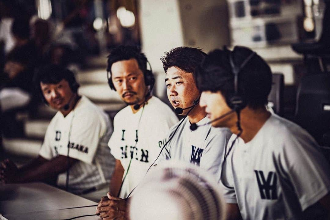 大西宏明さんのインスタグラム写真 - (大西宏明Instagram)「2023.8/5日✨  #バトスタデー ⚾️  堺市の球場で松坂大輔が横浜高校の(横羽間)ユニフォームを着てマウンドに立つ❗️  その姿をPLの(DL)のユニフォームを着て打席から観れる 拝める🤩  エモいというか！ 素でエグい🥺  その後もオールスター戦。 日本シリーズとかしかしない人が堺シュライクスの試合を解説してくれた^_^  素でエグい✖️2  ホンマに凄い1日やった✨  堺シュライクス天晴れ💯  このグータッチの写真✨ 素敵😆 @yoshitakamizuno さん 有難う御座います♪♪  #松坂大輔 @matsu_dice18  #堺シュライクス #スペシャルゲスト #スーパースター #堺に降臨 #バトルスタディーズ  #横浜高校 #pl学園 #始球式 #解説 #YouTube #堺市 #最高の1日 #有難う #感謝 #独立リーグ #野球好きな人と繋がりたい  #近鉄バファローズ #オリックスバファローズ  #横浜denaベイスターズ  #埼玉西武ライオンズ  #中日ドラゴンズ  #福岡ソフトバンクホークス  #smile #ほなっ！！」8月12日 13時15分 - ohnishi_hiroaki_0428