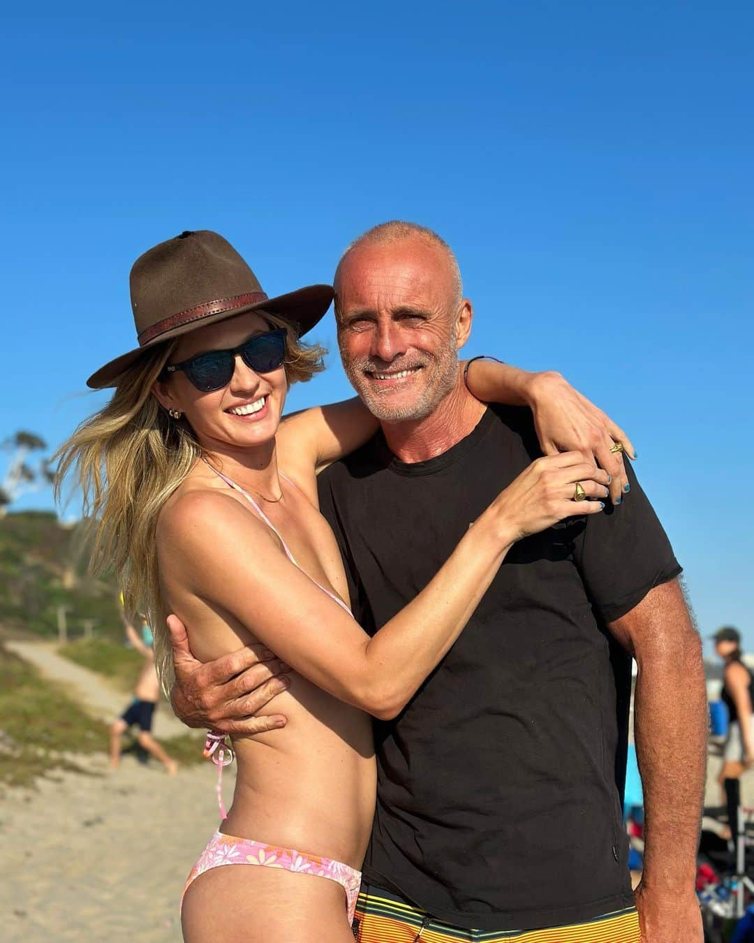 ティモシー・V・マーフィーさんのインスタグラム写真 - (ティモシー・V・マーフィーInstagram)「Great day at the beach with my wife,kids and friends ...oh,thanks for the Akubra,Elaine,Caitlin never takes it off @caitlinamanley @rmwilliams 😍😍😍...we had very much the melting pot that is America... #irish #swedes #moldovans #ukrainians #irishamericans #mexicanamericans #africanamericans 🇺🇸🇺🇸🇺🇸」8月12日 13時27分 - timvmurphy