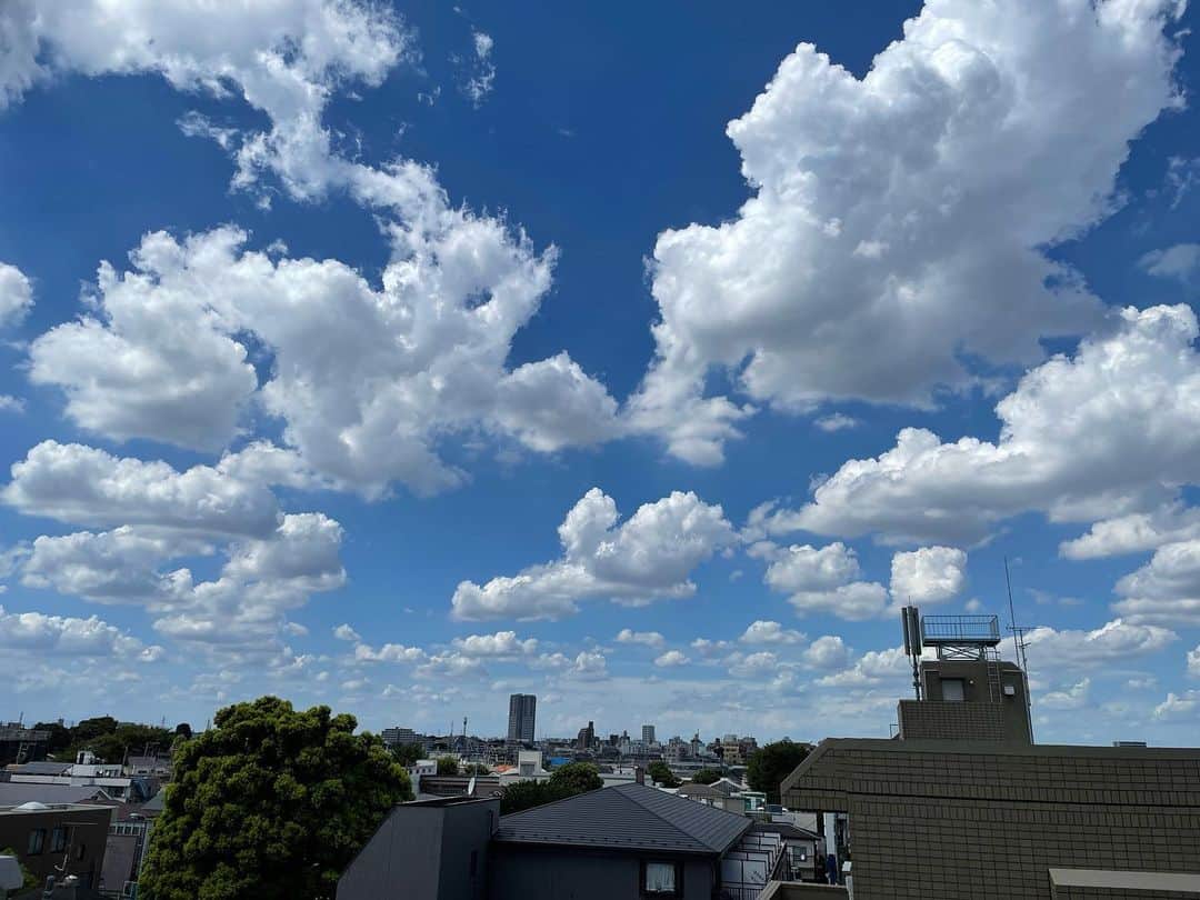 石黒彰さんのインスタグラム写真 - (石黒彰Instagram)「マグリットの様な空😌。」8月12日 13時40分 - ishiguroakira