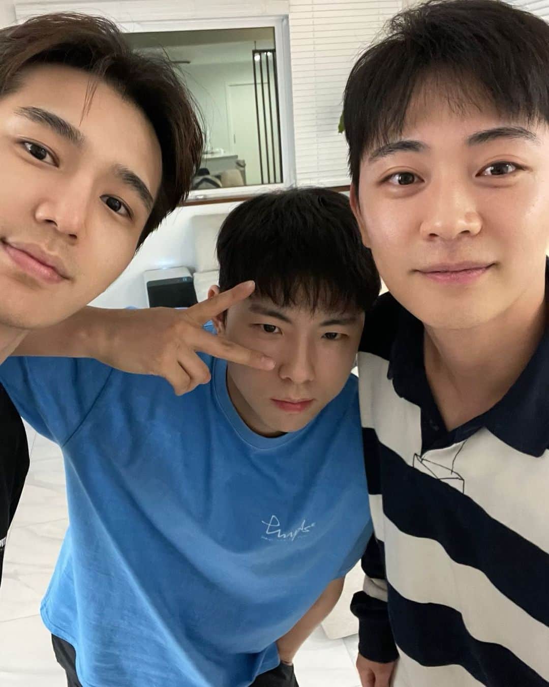 ディノのインスタグラム：「사랑하는 내동생들❤️」