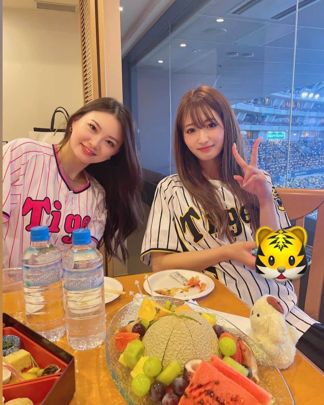 ミカさんのインスタグラム写真 - (ミカInstagram)「♡  阪神 ✖️ ヤクルト 野球観戦たのしかったー🐯⚾️🩷💛  いっぱい食べてー飲んでー応援してー しあわせすぎる時間だった♡  最高のお盆休みのスタートです🥰  #阪神タイガース#阪神ファン#阪神タイガース🐯#タイガース#タイガース女子#野球観戦#野球女子#ユニフォーム#京セラドーム大阪#ユニフォーム女子#とらほー#ゴルフ女子#大阪ドーム#野球#toraco#とらこ#ビスタルーム」8月12日 13時46分 - mikaa1116