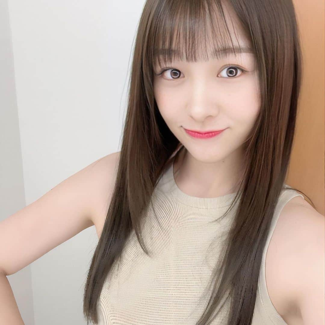 相田瑠菜のインスタグラム：「お元気ですか？♡  たまには可愛いと思われたい💭💕  いいね待ってます🫶🏻  #藍菜 #うたスタ #女優 #舞台 #ヘアーカラー #オリーブベージュ #オリーブグレージュ #髪質改善トリートメント #ヘアモデル #カットモデル #可愛いものが好き #綺麗になりたい #キレイになりたい #大人カジュアル #大人女子 #大人かわいい #インスタグラマー #モデル  #オン眉 # #ヘアアレンジ #いいね歓迎 #フォロー募集 #30代コーデ #30代ファッション #30代 #大人ガーリー #美容好きな人と繋がりたい #美容オタク #大人カジュアル #大人可愛い」