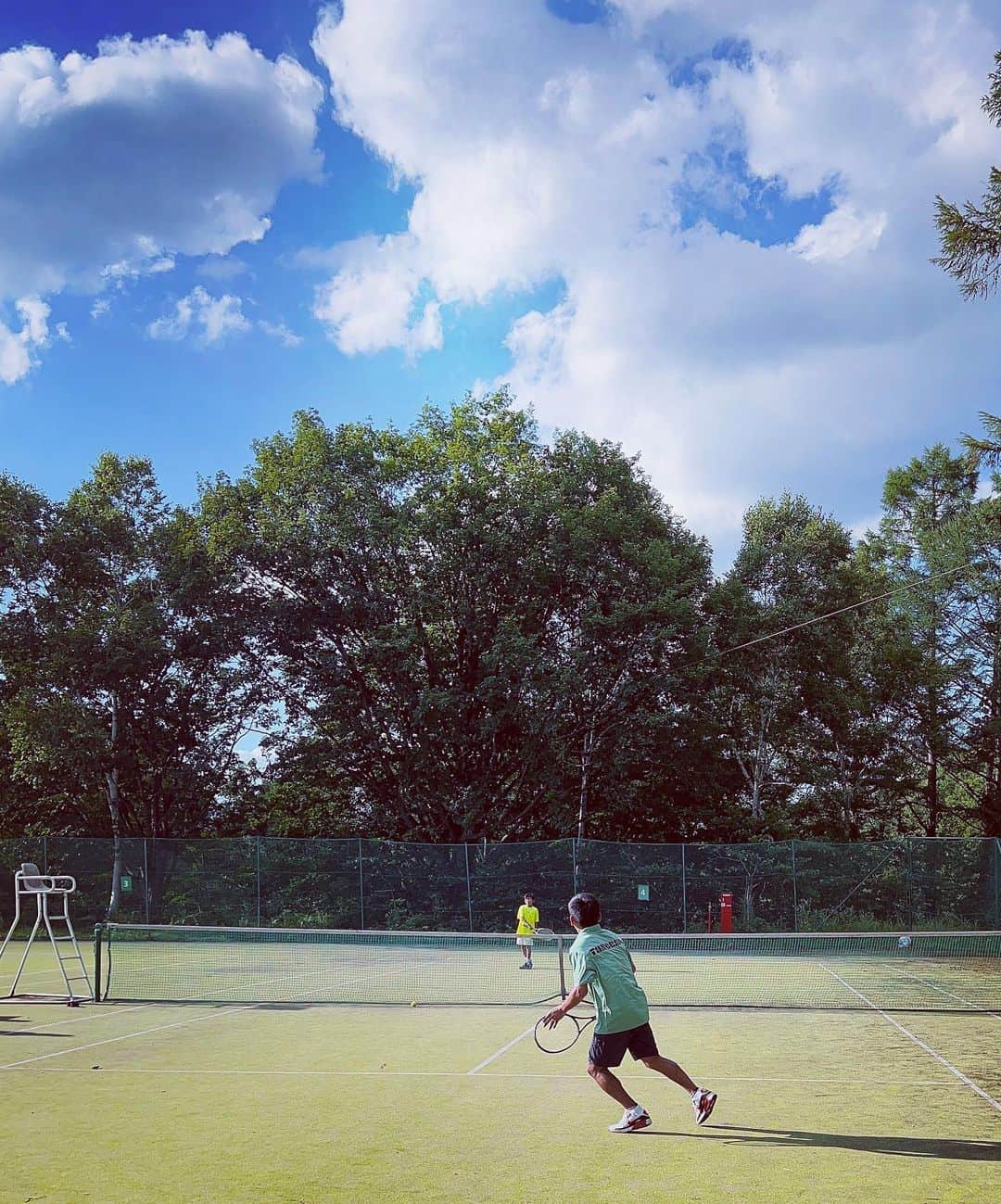 田波涼子さんのインスタグラム写真 - (田波涼子Instagram)「子供達も無事旅行や合宿から帰ってきて、4人揃っての夏休み。 ゴルフやテニス、夜は麻雀。 リフレッシュできました〜  テニス頑張りすぎて、右腕筋肉痛🥴」8月12日 14時17分 - ryokotanami.idea