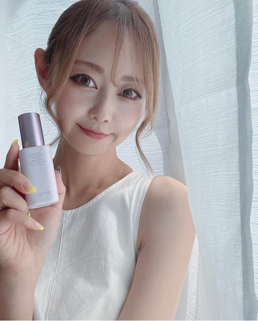 小川舞さんのインスタグラム写真 - (小川舞Instagram)「🐣 『TIRTIR』の人気商品だった MASK FIT TONEUP ESSENCE から色々な方の肌のお悩みに合わせた新商品が発売されます！ ⁡ 私が選んだのはラベンダー🪻 水分ベースにパープルトーンのパウダーを加え、くすんだ黄みを補正するラベンダートーンアップエッセンス。 ⁡ お肌のカラーコントロールができるから、ナチュラルメイクの時もバッチリメイクの時もこれ1本でお悩み解決🫶 ⁡ サラッとした使い心地で、薄く塗るだけでくすみがとんでお肌がトーンアップしてくれます👀 ⁡ 何より日頃から愛用している『TIRTIR』のマスクフィトファンデーションとセットで使えるから嬉しい✨ 　 おすすめです♡ @tirtir_jp_official ⁡ #TIRTIR #PR #トーンアップエッセンス #化粧下地 #カラーベース #パープルトーンアップ  #トーンアップサンエッセンス  #トーンアップベース  #メイクベース」8月12日 14時15分 - maimai.o0616