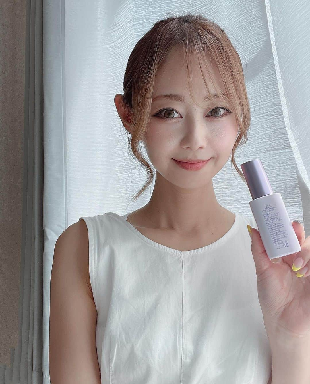 小川舞さんのインスタグラム写真 - (小川舞Instagram)「🐣 『TIRTIR』の人気商品だった MASK FIT TONEUP ESSENCE から色々な方の肌のお悩みに合わせた新商品が発売されます！ ⁡ 私が選んだのはラベンダー🪻 水分ベースにパープルトーンのパウダーを加え、くすんだ黄みを補正するラベンダートーンアップエッセンス。 ⁡ お肌のカラーコントロールができるから、ナチュラルメイクの時もバッチリメイクの時もこれ1本でお悩み解決🫶 ⁡ サラッとした使い心地で、薄く塗るだけでくすみがとんでお肌がトーンアップしてくれます👀 ⁡ 何より日頃から愛用している『TIRTIR』のマスクフィトファンデーションとセットで使えるから嬉しい✨ 　 おすすめです♡ @tirtir_jp_official ⁡ #TIRTIR #PR #トーンアップエッセンス #化粧下地 #カラーベース #パープルトーンアップ  #トーンアップサンエッセンス  #トーンアップベース  #メイクベース」8月12日 14時15分 - maimai.o0616