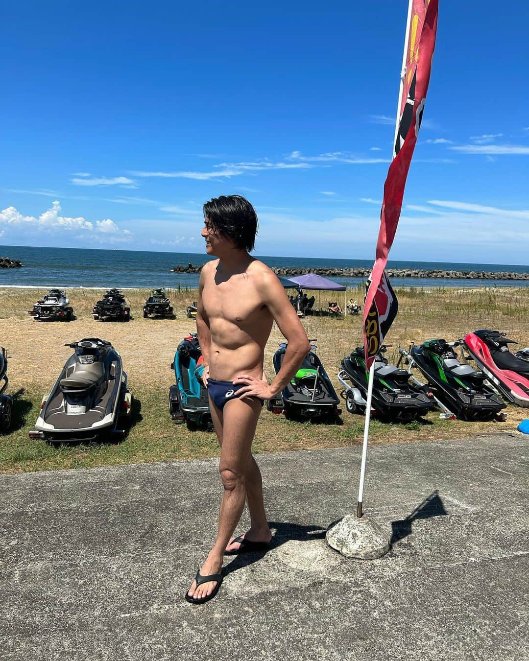 保田賢也さんのインスタグラム写真 - (保田賢也Instagram)「. 🌊☀️🍉🤽‍♂️🍜👍 ただいま富山⛰️✨  #海でもこのスタイル #親父と海 #富山 #お盆」8月12日 14時19分 - kenya_yasuda_