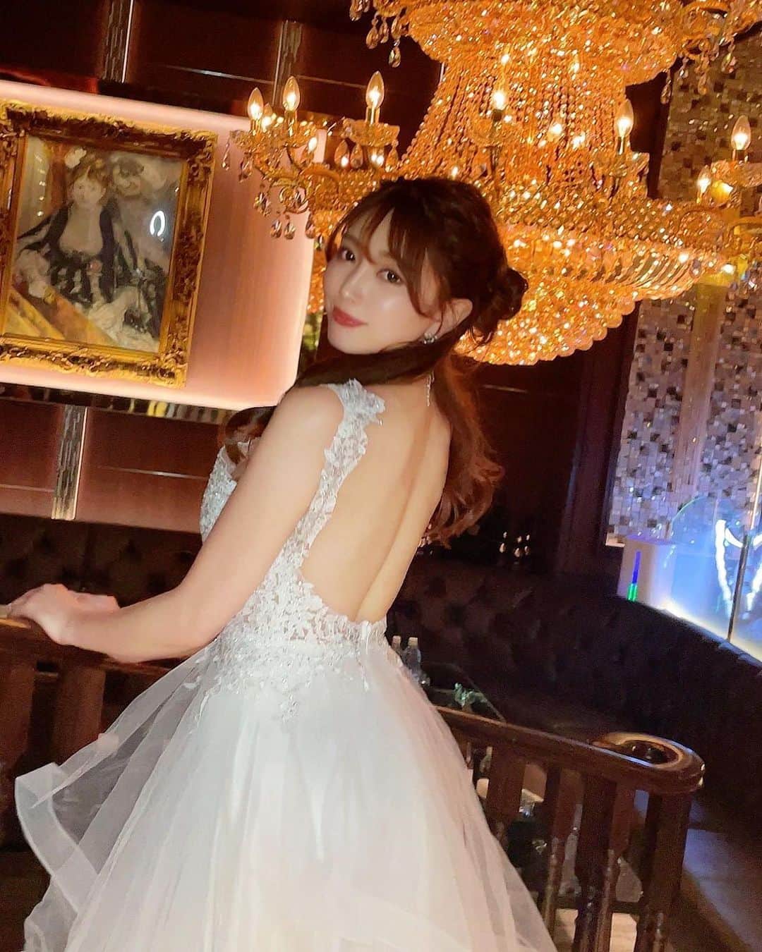 森咲智美のインスタグラム：「本日誕生日を迎えました🤍 日々関わってくれる支えてくれる応援してくれる 全ての人に感謝しつつ、日々精進！  毎日皆様と笑顔で過ごせたらいいな…🤍  今後とも宜しくお願いします🤍  #happybirthday」