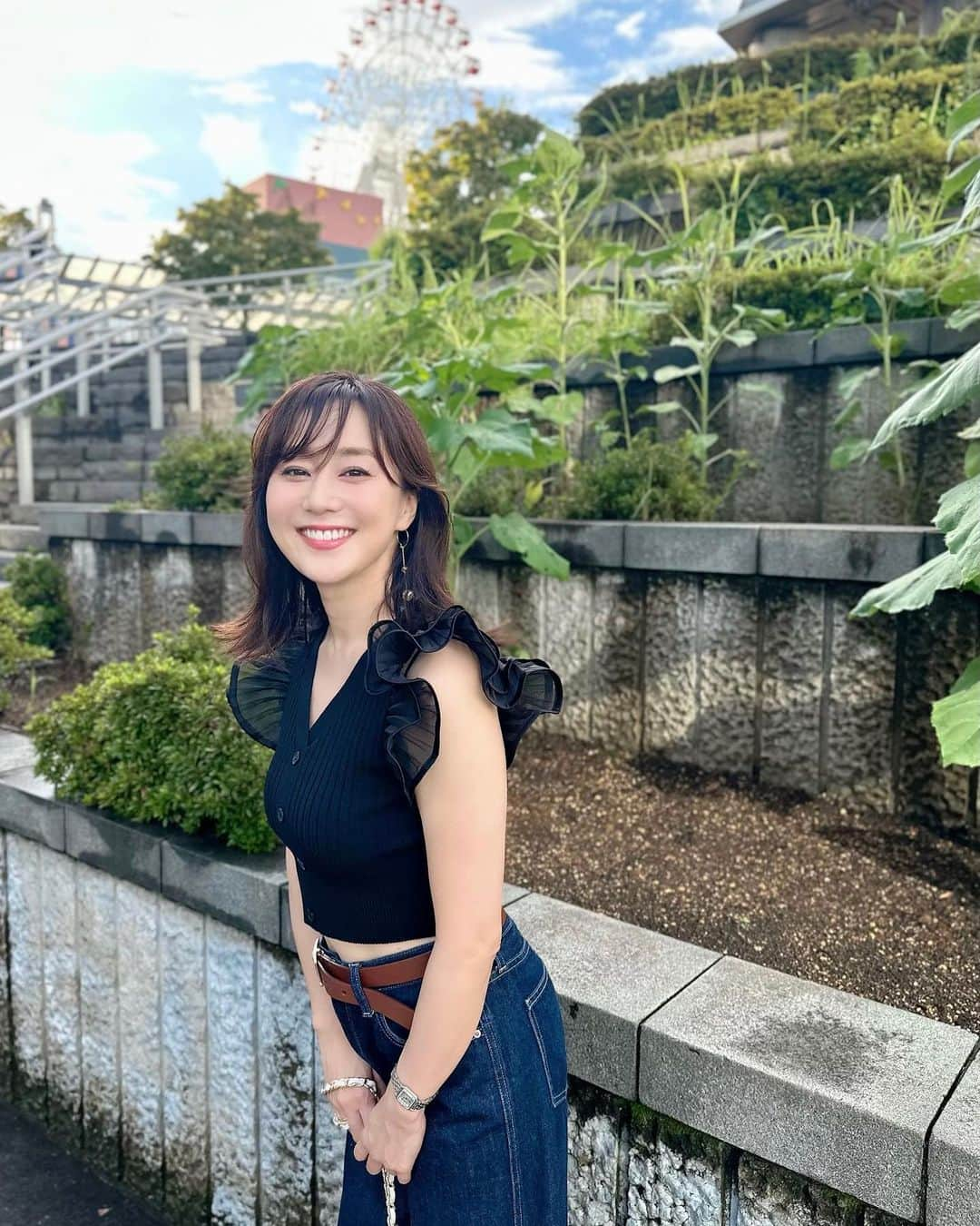 村上麻衣さんのインスタグラム写真 - (村上麻衣Instagram)「服はすべてオンラインで購入するのですが、 届いてみたら「丈、みじかっっ」 となったトップスです😅  なるべくお腹隠れるように、 ハイウェストの#uniqlo デニムと合わせました。  Tops @snidel_official  Denim @uniqlo_jp   #アラフォーコーデ #アラフォーファッション #スナイデル #トップス #snidel #ユニクロ #プチプラコーデ #プチプラファッション」8月12日 15時03分 - maimaisue