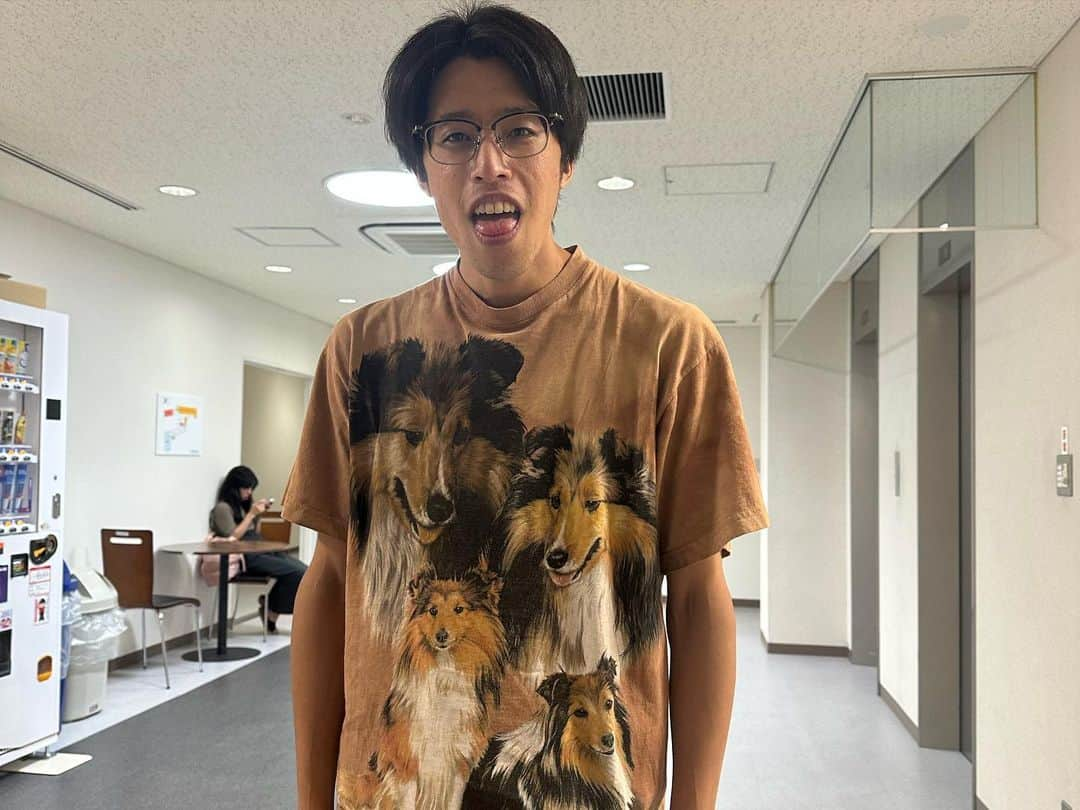 橋本市民球場さんのインスタグラム写真 - (橋本市民球場Instagram)「夏だ！！☀️ 服被りだ！👕 夏に鍋食う安土だ！🍲 ムギ犬だ！🐕 夏ハロウィンエースだ！🎃 体操選手だ！🤸  #やまぐちたけし #20世紀木本 #ぎょうぶ為国 #華山やすい #タイムキーパー安土 #イノシカチョウムギ #バッテリィズエース #ドーナツピーナツピーナツ」8月12日 15時07分 - rinjin.shimin