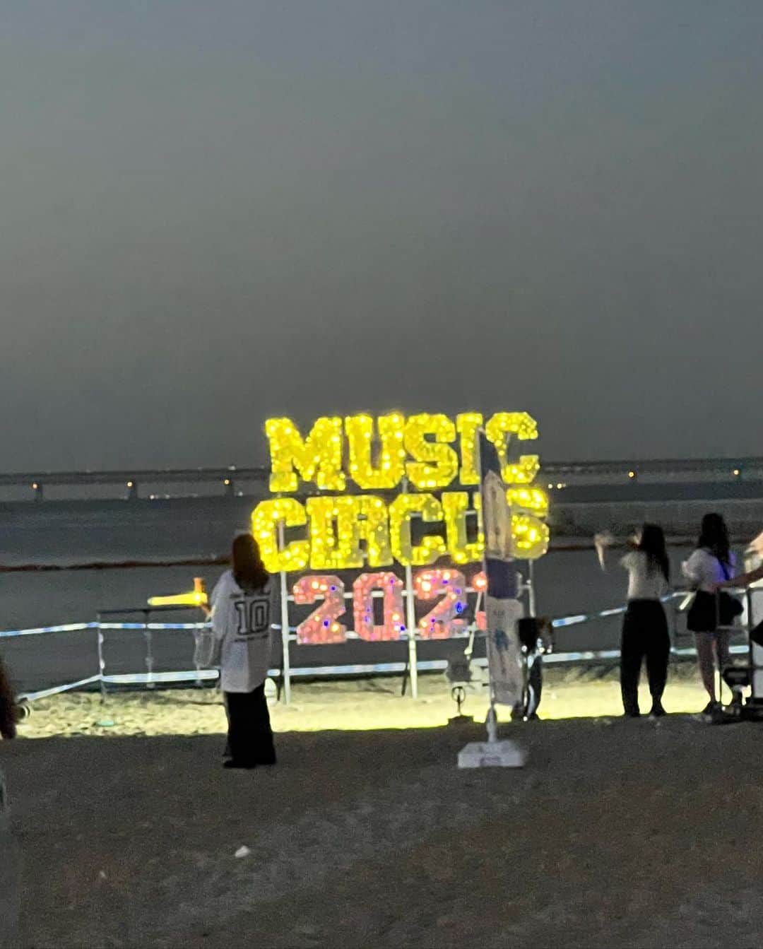 リナフランチェスカさんのインスタグラム写真 - (リナフランチェスカInstagram)「MUSIC CIRCUS🎧   実はまだDJ始めて5ヶ月目の私🫣 フェス、パーティー、イベント、飲食店イベントなどたくさん出させてもらってるんですけど… 1回もフィード投稿してなかったなぁと思い投稿します🙃 （ストーリーはあげてたよ！）     昨日から3日間ある関西最大級のフェス @music_circus の 『Oasis Stage』と『Redbull Stage』に 2回出させて頂きました🙇‍♀️  初心者なのに選んでもらえて嬉しかったけど、 弱点も今回たくさん見つけて、伸び代まだまだあるなぁと思いました！ めっちゃ貴重な経験でした🙌  そして、 @tryharddjacademy でDJはじめて ホントよかったなぁって思えた日でした🩷 こんな機会貰えたのも、ここのお陰🥹‪  昔から表に出ることと音楽が大好きで、 ダンサー昔してたり、インフルエンサーやモデルとして今も活動してるけど、 DJしてて今までしてきた色んなことが 活かされてるなぁって感じてます☺️🎧   でもDJとしてのファンがほぼいないから、  DJ CHESCAとしてのファン作り頑張らないと🔥 イベント来てくれるファン、本気募集中です🌷(←推しマーク)    次のイベントは梅田で9月2日、 またストーリーに詳細載せます🫶        #musiccircus2023 #musiccircus #ミュージックサーカス2023 #ミュージックサーカス  #ミュージックサーカス大阪 #大阪フェス #フェスコーデ #音フェス2023 #音フェス #音楽フェス #音楽フェス2023 #関西DJ #関西フリーモデル #DJ関西 #DJCHESCA #japandj #japandjs #dj #djjapan #モデルDJ #DJモデル  #tryharddjacademy #トライハードジャパン #トライハード #泉南ロングパーク #sennanlongpark #泉南りんくう公園 #りんくう公園 #りんくうビーチ #りんくう南浜海水浴場」8月12日 15時11分 - rinachesca