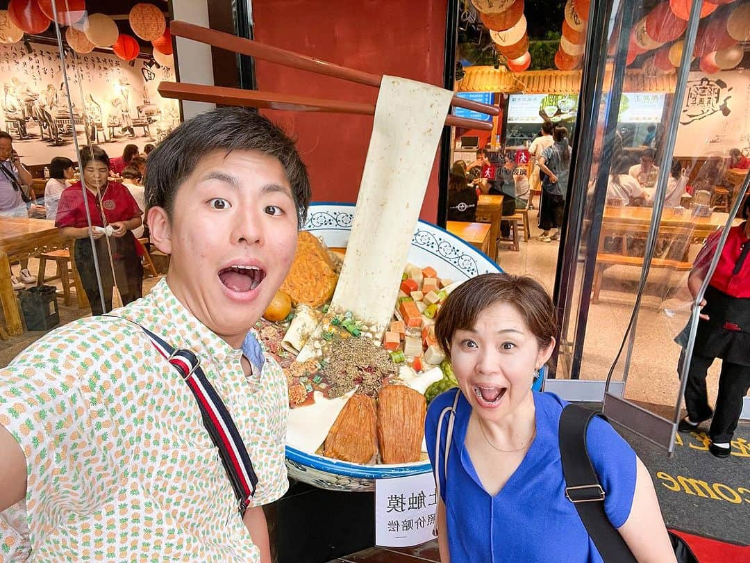 山下智央のインスタグラム：「Jalan jalan Xian, China sama mama 😂 Akhirnya bisa pergi dan lihat terracotta army. Aku tertarik sama histori china jadi menarik banget dan mindblowimg menurut aku 🤓   Ditunggu vlog ya guyssss」