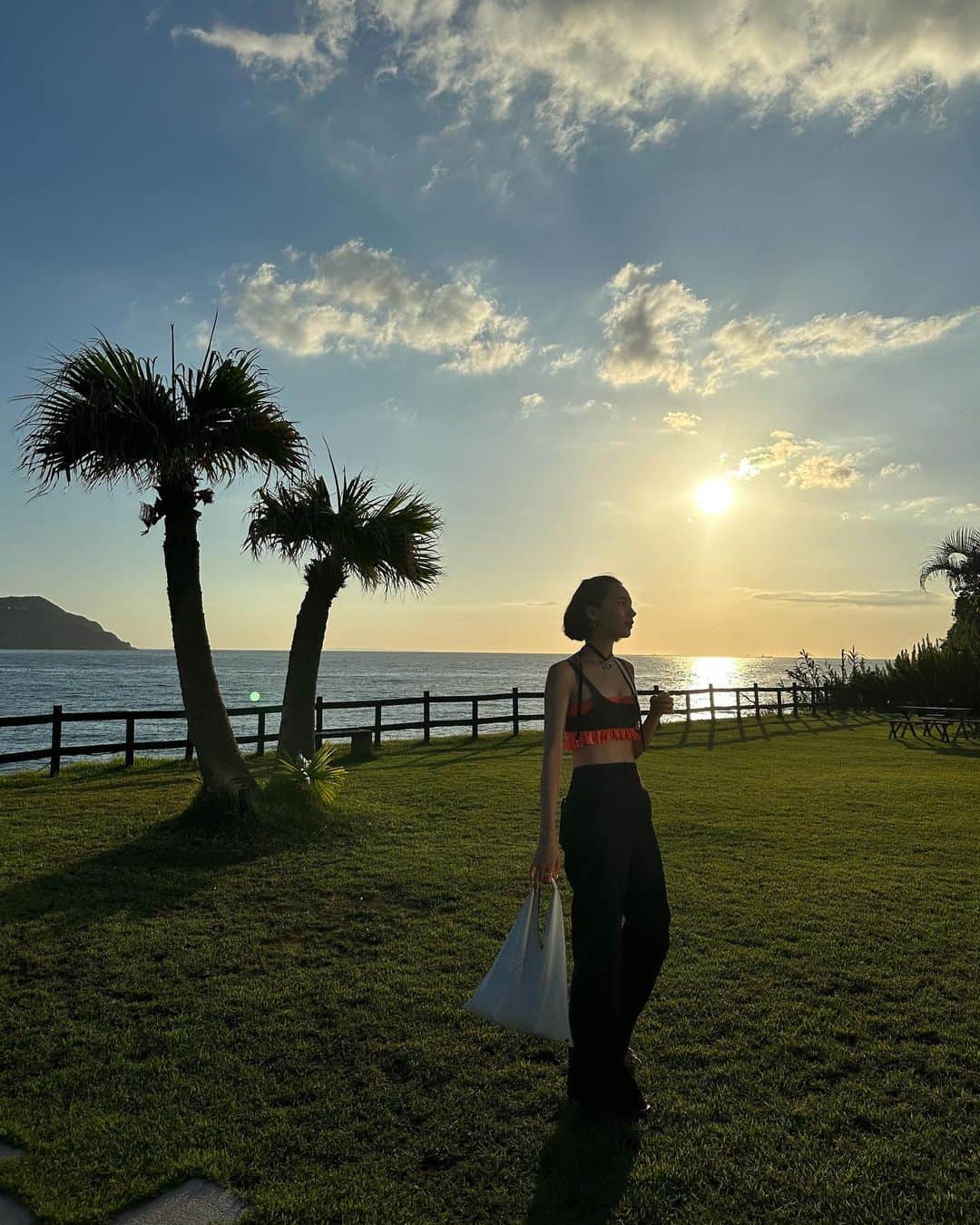 マリークレアのインスタグラム：「* 🌞🌞🌞  #marieclaire_fashion_」