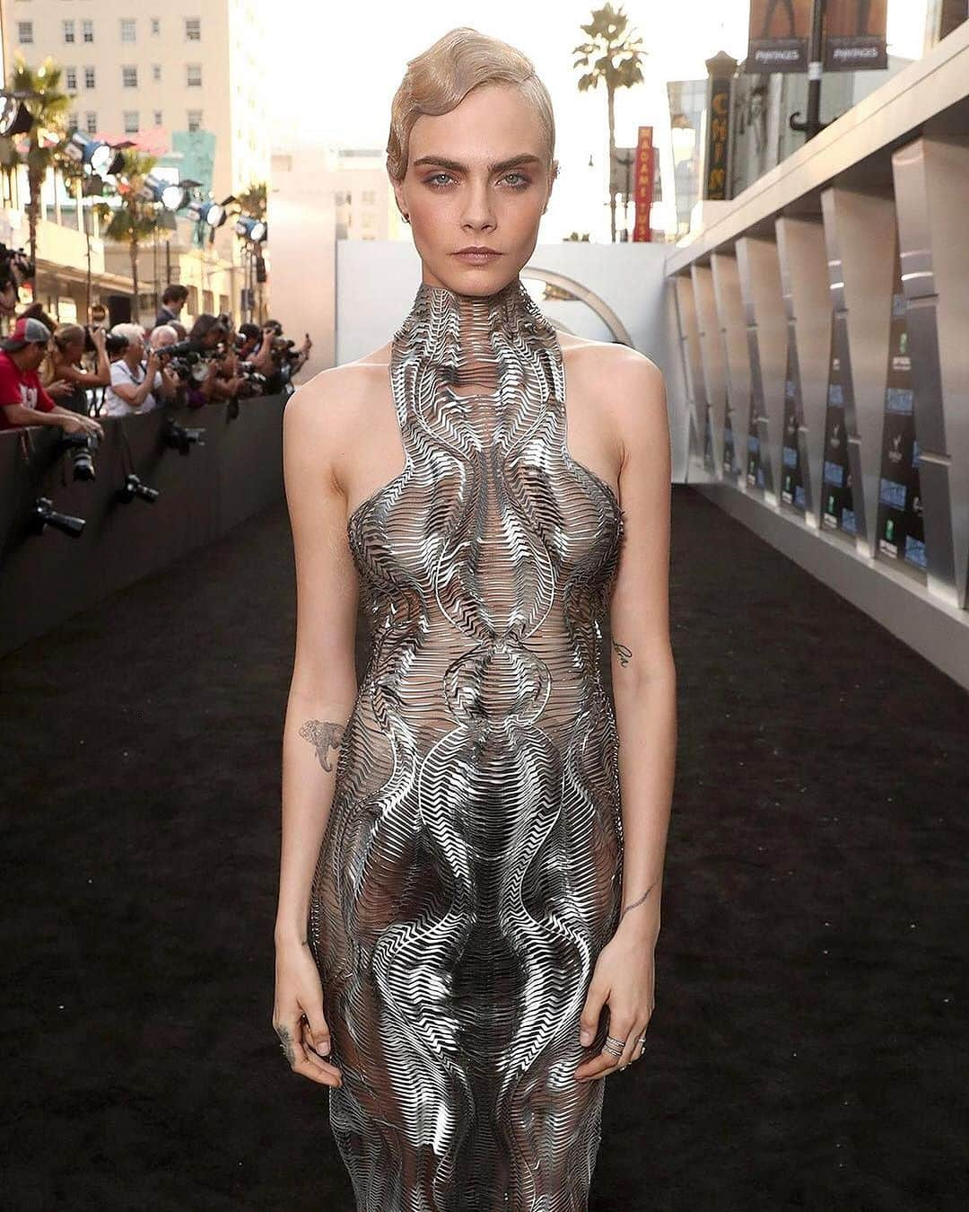 Iris Van Herpeのインスタグラム：「Sharing some of our favorite @CaraDelevingne moments ~ wishing her a most wonderful year ahead! 🤍  #irisvanherpen #hautecouture #caradelevingne」