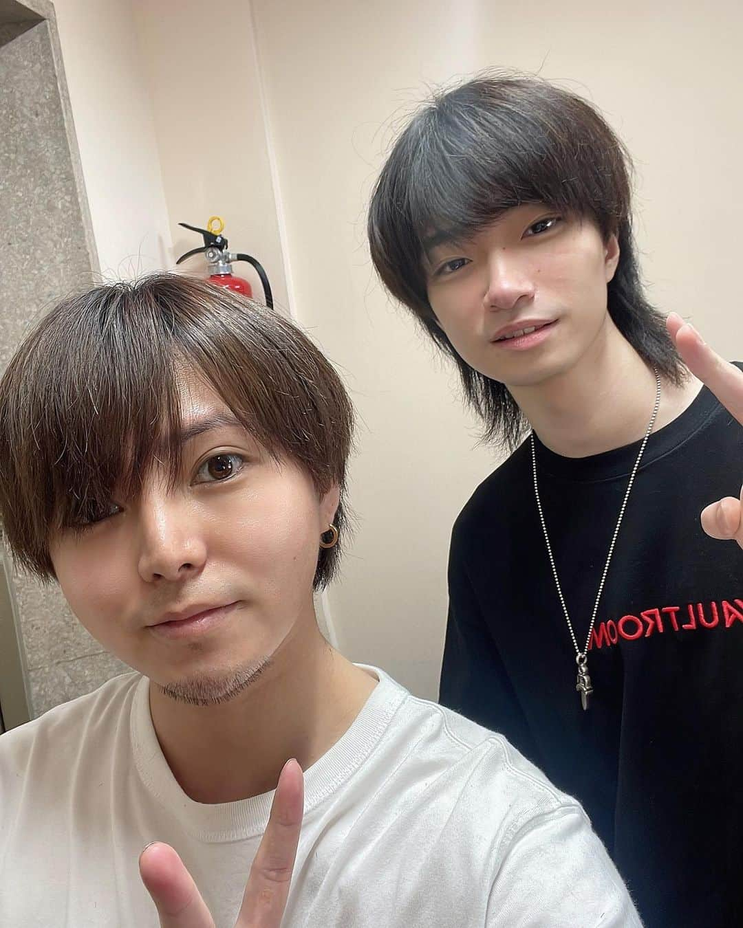 もるさんさんのインスタグラム写真 - (もるさんInstagram)「CRAZYRACCOONのプロゲーマー Meiyくんの髪を切ったよ💇‍♂️  いつもありがとう！ 毎回かわちぃね🥰🫰  #crazyraccoon#meiy#プロゲーマー#ゲーム#オンライン#マッシュウルフ#ウルフ#センターパート#マッシュ#モテ#韓国#韓国マッシュ#韓流#bts#メンズ#メンズヘア#メンズ特化#美容師#日本一#もるさん#マネージャー#クリエイティブディレクター#youtube#youtuber#ユーチューバー#aitokyo」8月12日 20時57分 - morusan_aitokyo