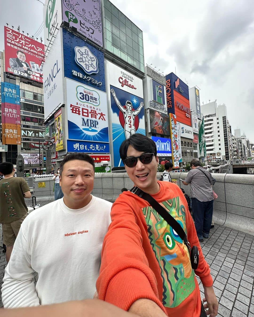 Ryan Bangのインスタグラム：「Our first business trip in Dotombori, Osaka!  Vlog upload on my YouTube channel! 🫶🏻 youtube.com/ryanbang  #dotombori #osaka」